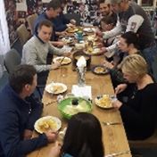 UZ JE TADY ZAS ctena zkouska - obed na zkusebne - segedinsky gulas Mirka Jaburka Divadlo Na Jezerce
